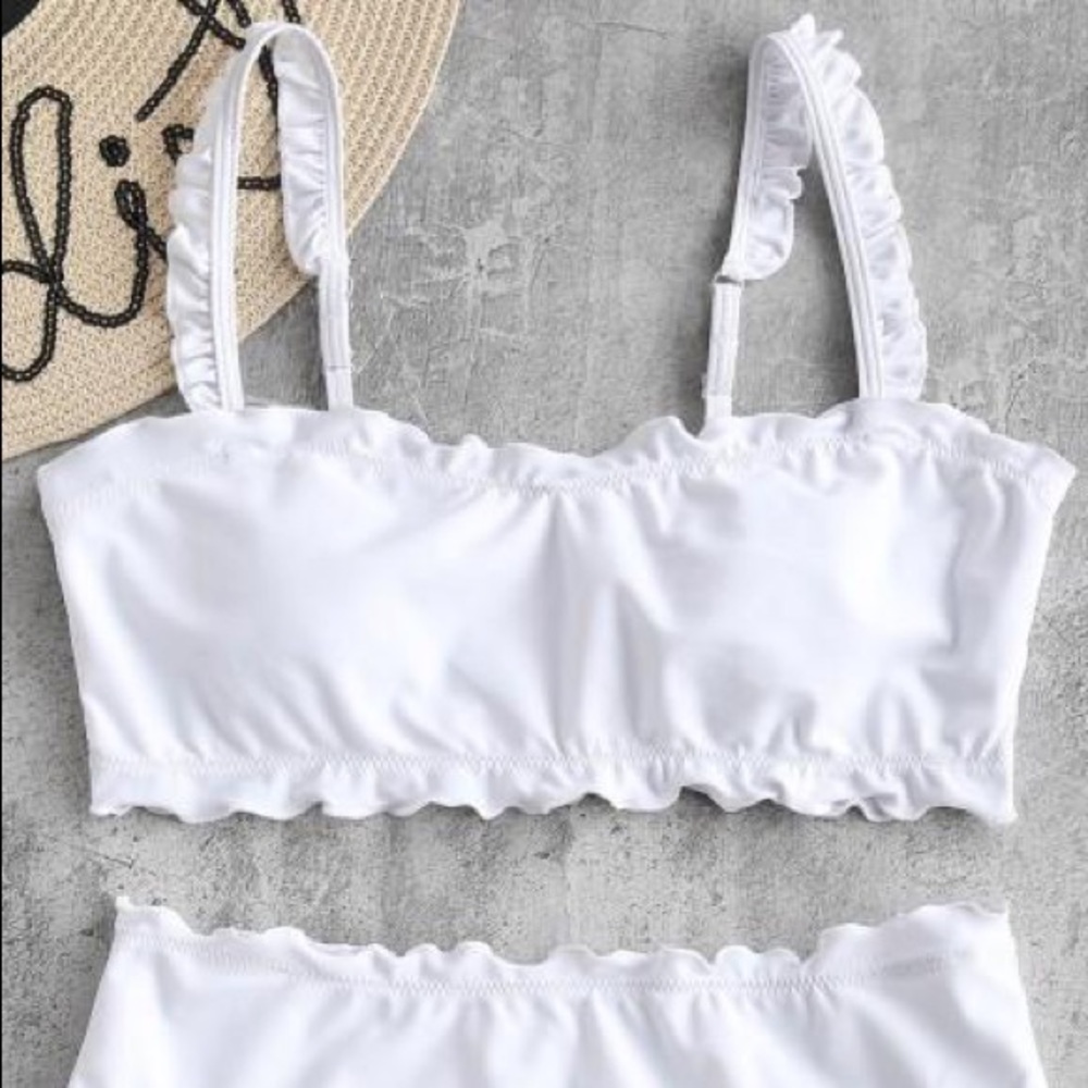Never worn Zaful bikini top!!
